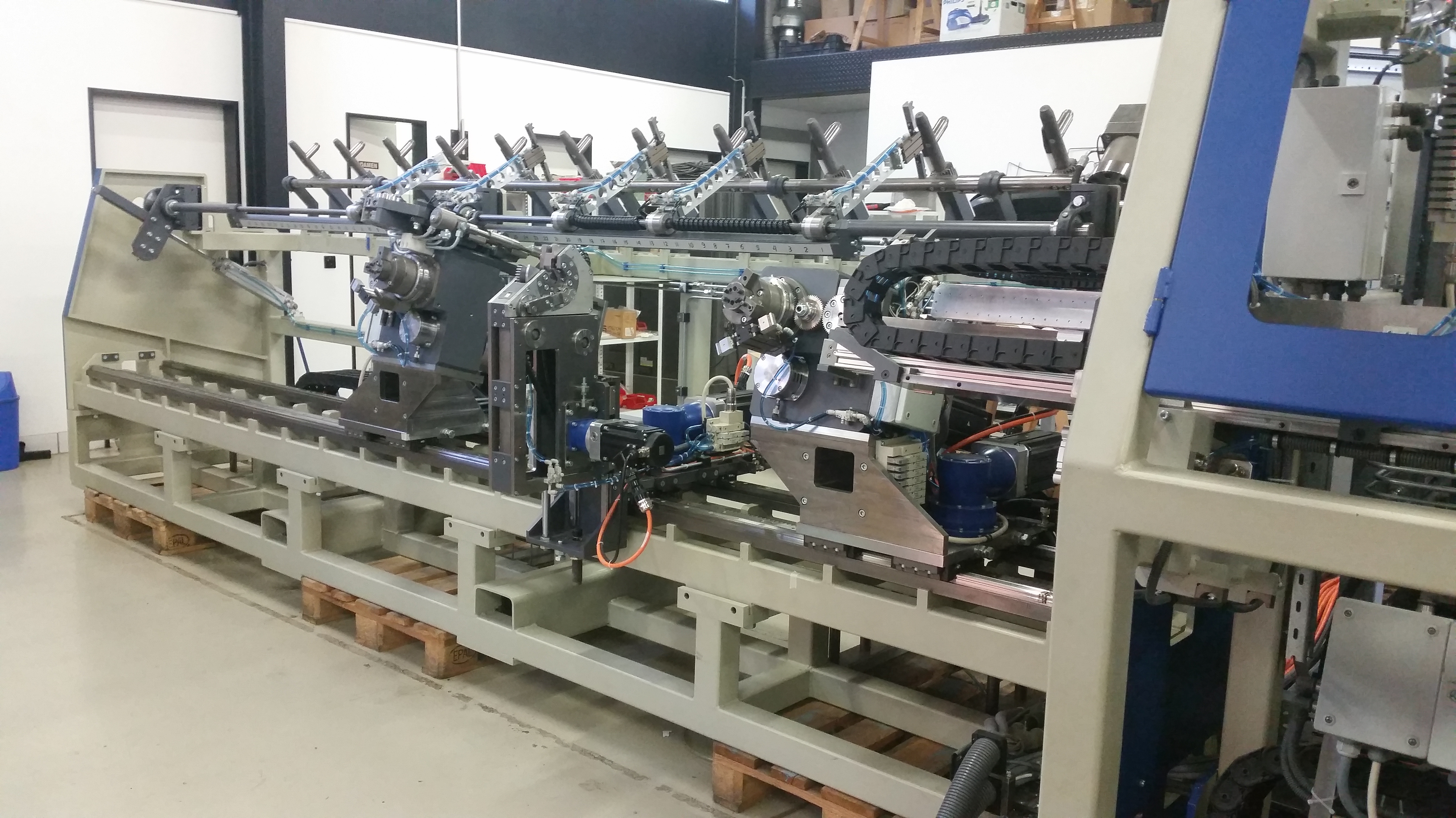 Combi machine for wire & strip straingthening, double bending & cutting
